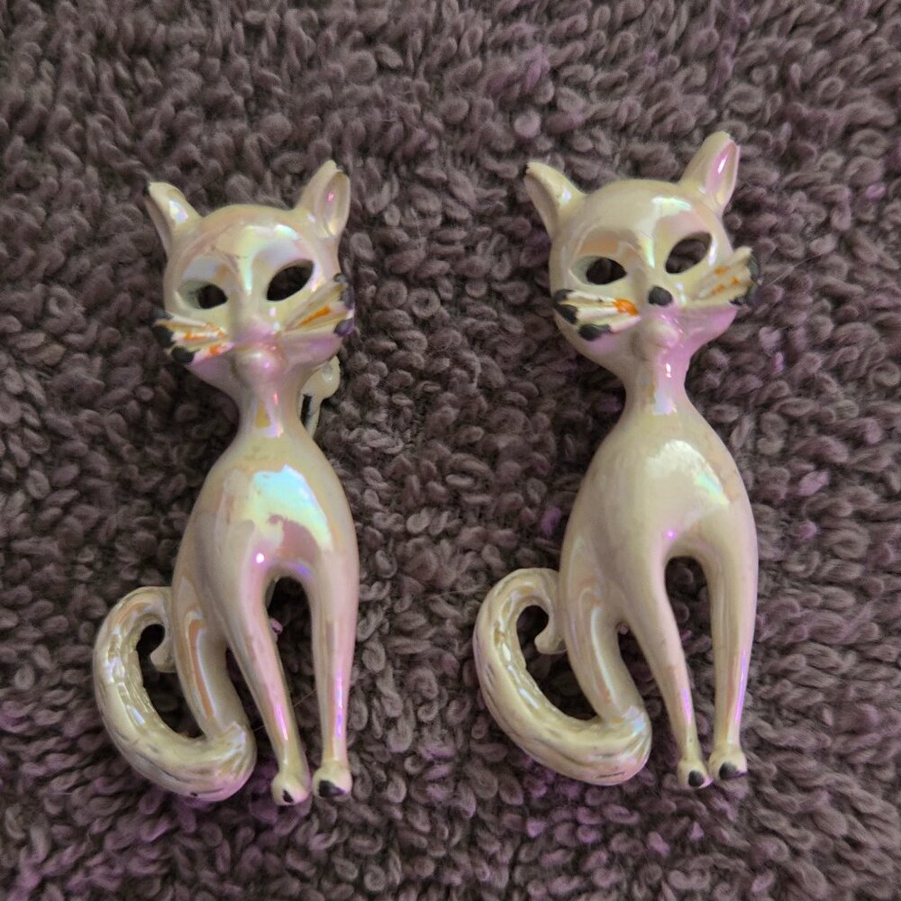 Set of 2 vintage iridescent white enamel cat brooch pin